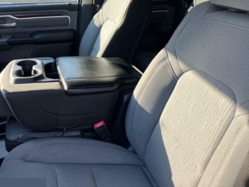 Dodge Ram V 2019 Dodge RAM 5.7 Benzyna 390KM 4x4 2019r Homologacja ciężarowa, zdjęcie 36