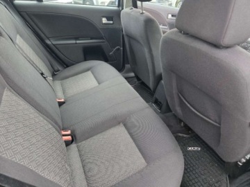 Ford Mondeo III Sedan 1.8 16V 125KM 2005 Ford Mondeo Ford Mondeo 1,8 benzyna Zadbany Zamiana 1.8 Benzyna 125KM, zdjęcie 13