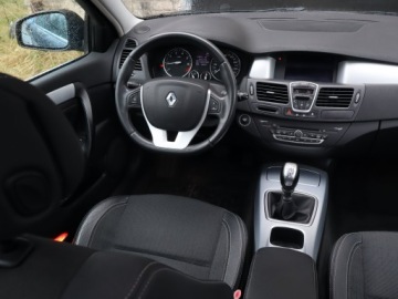 Renault Laguna III Hatchback 2.0 16v 140KM 2007 Renault Laguna 2.0 16V, Navi, Klima, Klimatronic, zdjęcie 6