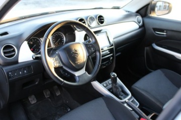 Suzuki Vitara III SUV 1.6 VVT 120KM 2018 Suzuki Vitara Grzane siedzenia, salon polska, kame, zdjęcie 10