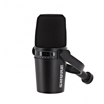 Динамический микрофон Shure MV7.