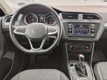 Volkswagen Tiguan II SUV Facelifting 2.0 TSI 190KM 2022 Volkswagen Tiguan Salon PL, FV23, 4motion ACC od Dealera 2.0 Benzyna, zdjęcie 9