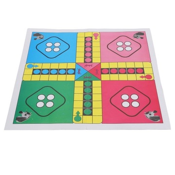 Летающая семейная шахматная игра. Пластиковая семейная шахматная игра в полете.