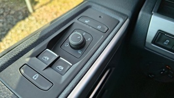 Volkswagen Multivan T7 2022 Volkswagen Multivan 2.0TDI 204KM 4Motion 7os Kamer, zdjęcie 33