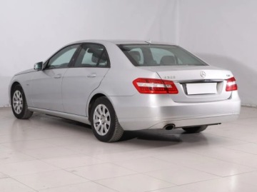 Mercedes Klasa E W211 Sedan W211 1.8 (200 Kompressor) 184KM 2009 Mercedes E E 200, Automat, Klima, Klimatronic, zdjęcie 3