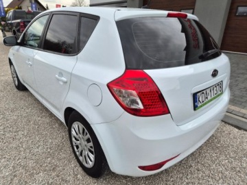 Kia Ceed I Hatchback 5d Facelifting 1.6 CRDi VGT 115KM 2011 Kia Ceed 2011 Sliczna 1.6 CRDI z Niemiec Zarejestrowana Gwarancja 1.6, zdjęcie 5