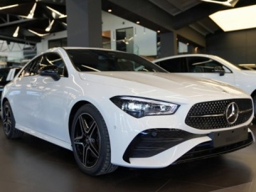 Mercedes CLA C118/X118 Coupe Facelifting 1.3 200 163KM 2025 MERCEDES-BENZ CLA 200 AMG Line Sedan 1.3 (163KM) 2025, zdjęcie 1