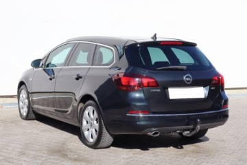 Opel Astra J Sports Tourer Facelifting 2.0 CDTI ECOTEC 165KM 2014 Opel Astra 2.0 CDTI, 162 KM, Navi, Xenon, Klima, zdjęcie 3