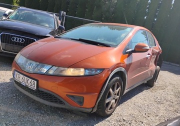 Honda Civic VIII 2008 Honda Civic 2008r, 1.4 Benzyna. Uszkodzony lewy tyl. Jezdzi 1.4 Benzyna, zdjęcie 1