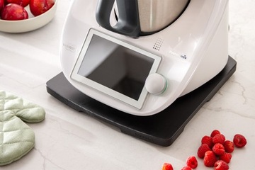 PODSTAWKA POD THERMOMIX CZARNA DREWNIANA BUK TM5/6