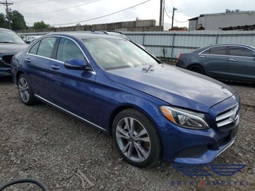 Mercedes Klasa C W205 2018 Mercedes-Benz Klasa C C300 4matic