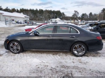 Mercedes Klasa E W214 2023 Mercedes-Benz Klasa E 350 4Matic 2023 2.0 Benzyna 255KM, zdjęcie 2