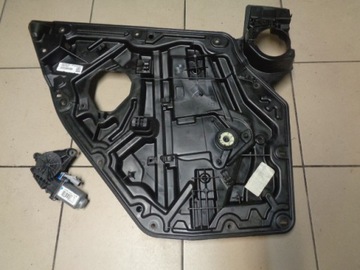 ZVEDÁK OKNO LEVÝ ZADNÍ 300C THEMA 11-15