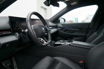 BMW Seria 5 G90-91 2024 BMW 550 BMW 550e M Pro HAK Adaptive LED Bowers&amp;Wil, zdjęcie 8