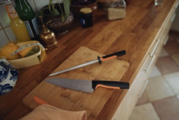 Точилка FISKARS Functional Form 1057549