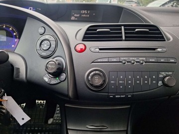 Honda Civic VIII Hatchback 3d 1.8 i-VTEC 140KM 2011 Honda Civic 1.8 benzyna 140KM cz.park. alufelgi klima autom. multifunkcja, zdjęcie 19