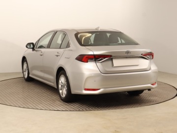 Toyota Corolla XII Sedan 1.6 Valvematic Dual VVT-i 132KM 2020 Toyota Corolla 1.6 Valvematic, Salon Polska, zdjęcie 3