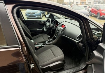 Opel Astra J Hatchback 5d Facelifting 1.6 Twinport ECOTEC 115KM 2013 Opel Astra 1,6 116KM Klimatyzacja Krajowy Serwisowany 1.6 Benzyna 115KM, zdjęcie 19