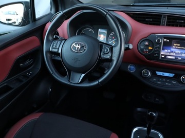 Toyota Yaris III Hatchback 5d Facelifting Hybrid 100KM 2017 Toyota Yaris 1.5 Hybrid, Salon Polska, zdjęcie 6