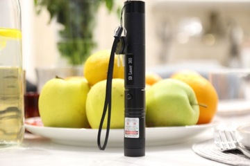 МОЩНЫЙ ЗЕЛЕНЫЙ ЛАЗЕРНЫЙ ДАЛЬНОСТЬ 400 КМ ЛАЗЕРНЫЙ УКАЗАТЕЛЬ