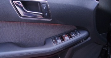 Mercedes Klasa E W212 Limuzyna 200 CGI BlueEFFICIENCY 184KM 2012 Mercedes-Benz Klasa E 1,8BenzynaAutomat LimuzynaSkora Ksenon 1.8, zdjęcie 10