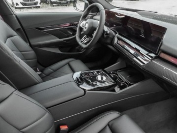 BMW Seria 5 G90-91 2025 BMW Seria 5 540d xDrive Sport Sedan 3.0 (303KM) 2025, zdjęcie 11