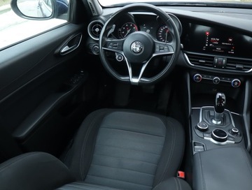 Alfa Romeo Giulia II Sedan 2.0 Turbo 200KM 2017 Alfa Romeo Giulia 2.0 Turbo, Salon Polska, zdjęcie 6