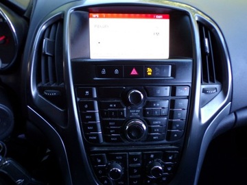 Opel Astra J GTC 1.4 Turbo ECOTEC 140KM 2014 Opel Astra FUUL OPCJA COSMO I WŁAŚĆ 2014R, zdjęcie 17