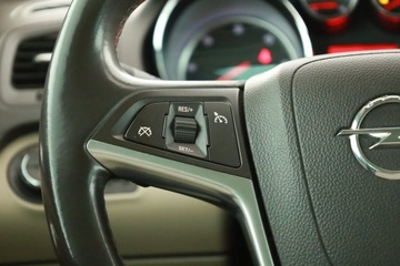 Opel Insignia I Hatchback 2.0 CDTI ECOTEC 160KM 2013 Opel Insignia 2.0 CDTI, Salon Polska, 4X4, Skóra, zdjęcie 15