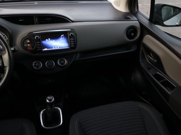 Toyota Yaris III Hatchback 5d Facelifting 2017 1.5 Dual VVT-iE 111KM 2018 Toyota Yaris 1.5 Dual VVT-i, Salon Polska, zdjęcie 7