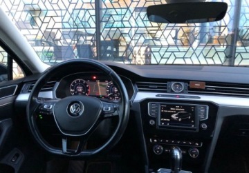Volkswagen Passat B8 Limousine 1.8 TSI BlueMotion Technology 180KM 2017 Volkswagen Passat Passat 1.8 TSI Highline DSG Vat Marza Salon PL Naw, zdjęcie 2
