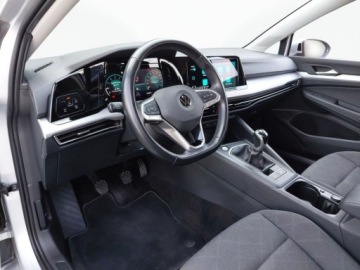 Volkswagen Golf VIII Variant 1.5 TSI 130KM 2022 Volkswagen Golf 1.5TSI 130KM Life SalonPL SerwisASO Acc Led KessyGo Digita, zdjęcie 6