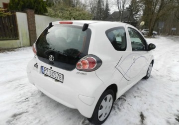 Toyota Aygo I Hatchback 3d 1.0 VVT-i 68KM 2010 Toyota Aygo mala tania niezawodna BEZ RDZY klima Benzyna 68KM, zdjęcie 1
