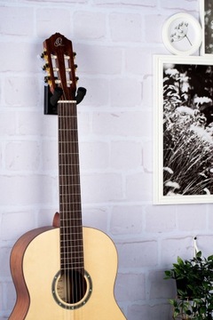 Настенная вешалка для гитары Ortega OGH-1, черная, настенное крепление