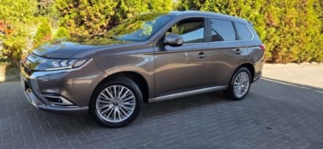 Mitsubishi Outlander III 2019 Mitsubishi Outlander 2,4 Plug-in Hybryd 224 KM 4x4 XenonKlima Udokumentowa, zdjęcie 33
