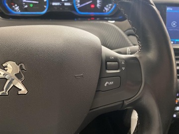 Peugeot 2008 I SUV Facelifting 1.2 PureTech 110KM 2018 Peugeot 2008 1.2 Pure Tech Style S&amp;S EAT6 I (2013-, zdjęcie 13