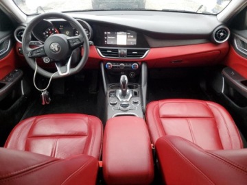 Alfa Romeo Giulia II Sedan Facelifting 2.0 Turbo 280KM 2021 Alfa Romeo Giulia Ti 2021 2.0l 2.0 Benzyna 280KM, zdjęcie 8