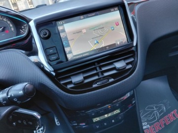 Peugeot 2008 I SUV Facelifting 1.2 PureTech 110KM 2016 Peugeot 2008 Panorama Navi Klimatronik Alu PDC Hak 1.2 Benzyna 110KM, zdjęcie 22