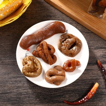 Фестиваль игрушек поддельных человеческих какашек