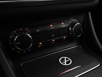 Mercedes CLA C117 Shooting Brake 1.6 200 156KM 2016 Mercedes CLA 200 Automat Navi Czujniki parkowania, zdjęcie 26