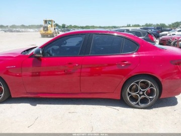 Alfa Romeo Giulia II Sedan Facelifting 2.0 Turbo 280KM 2023 Alfa Romeo Giulia Veloce 2023 2.0l 2.0 Benzyna 280KM, zdjęcie 2