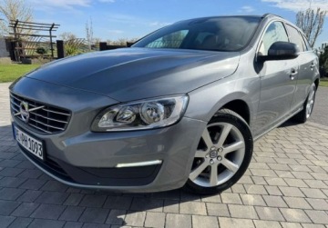 Volvo V60 I Kombi Facelifting 2.0 D2 DRIVE-E 120KM 2015 Volvo V60 Lift V60 2.0D2 Automat MOMENTUUM Serwis Zadbane 1-wlasc, zdjęcie 11