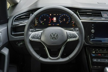 Volkswagen Touran III 1.5 TSI EVO 150KM 2024 Volkswagen Touran Highline 1.5 TSI EVO 150 KM DSG, zdjęcie 13