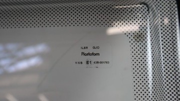 КАМЕРА КЕМПИНГОВЫЙ ПРИЦЕП НАКЛОНЯЕМОЕ ОКНО 76,5 x 43,5 СМ