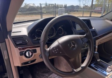 Mercedes Klasa E W212 Coupe 250 CDI BlueEFFICIENCY 204KM 2010 Mercedes-Benz Klasa E bezwypadekserwisautomat 2.1 Diesel 204KM, zdjęcie 16