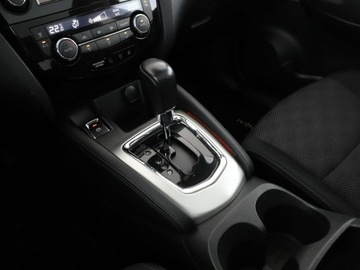 Nissan Qashqai II Crossover 1.6 dCi 130KM 2017 Nissan Qashqai automat panorama navi klima auto, zdjęcie 26