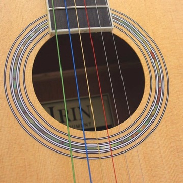 ЦВЕТНЫЕ НЕЙЛОНОВЫЕ СТРУНЫ ДЛЯ АКУСТИЧЕСКОЙ ГИТАРЫ
