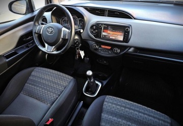 Toyota Yaris III Hatchback 5d Facelifting 1.33 Dual VVT-i 99KM 2016 Toyota Yaris Toyota Yaris 1.33 Premium City Cool Style FV Marza Salon, zdjęcie 1