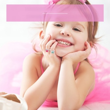 ДЕВУШКА ПРИДЕЛЫВАЛА УКРАШЕНИЯ КОЛЬЦА НА ПАЛЬЦАХ ДЕВУШКИ ИГРАЮТ