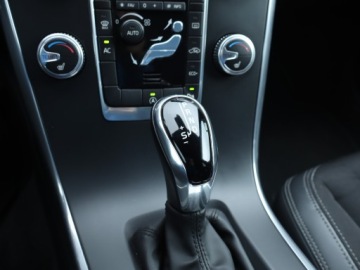 Volvo XC60 I SUV Facelifting 2.0 D4 DRIVE-E 181KM 2015 Volvo XC60 D4, 178 KM, Automat, Skóra, Navi, zdjęcie 15